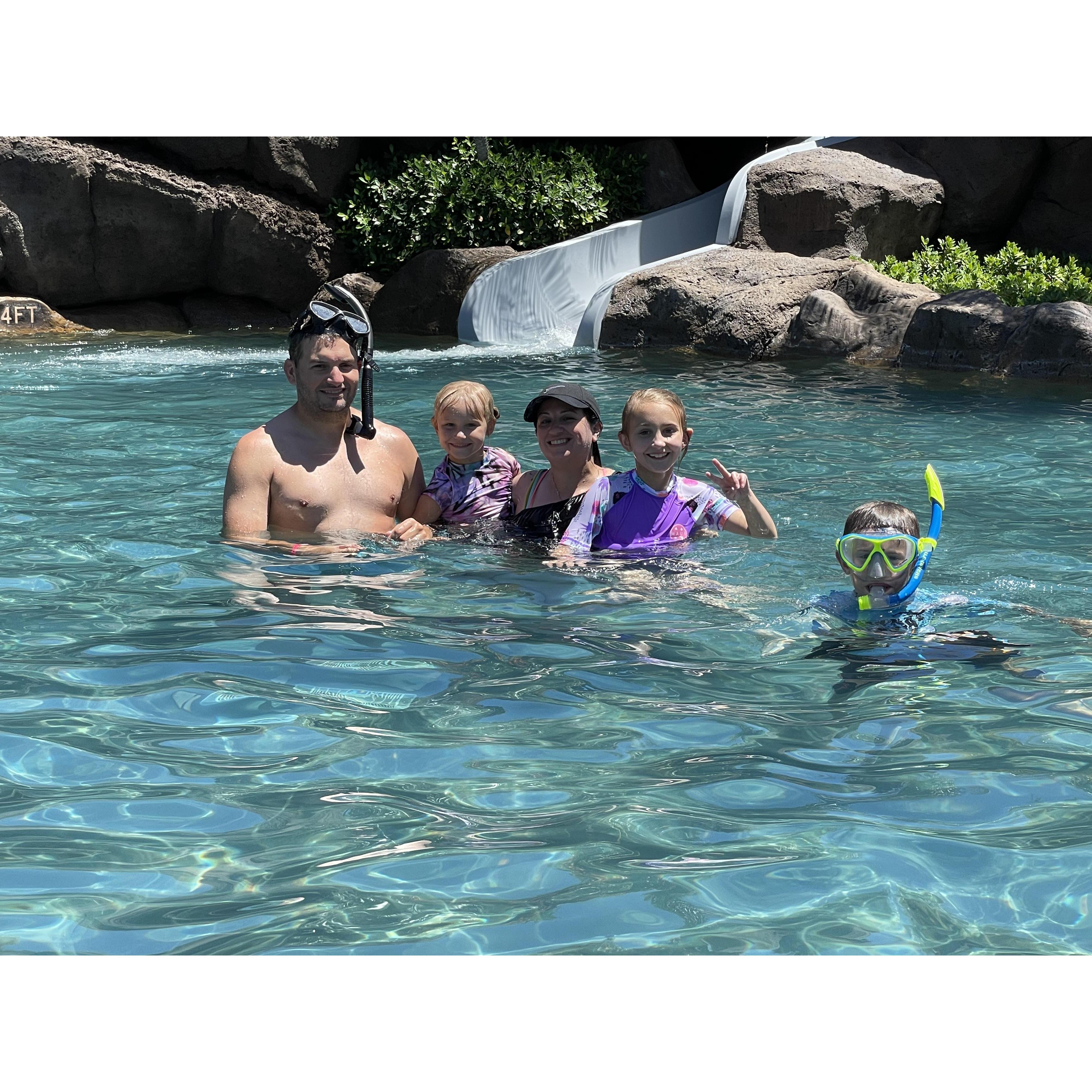 Aunt Tiffany came to Hawaii with the fam!