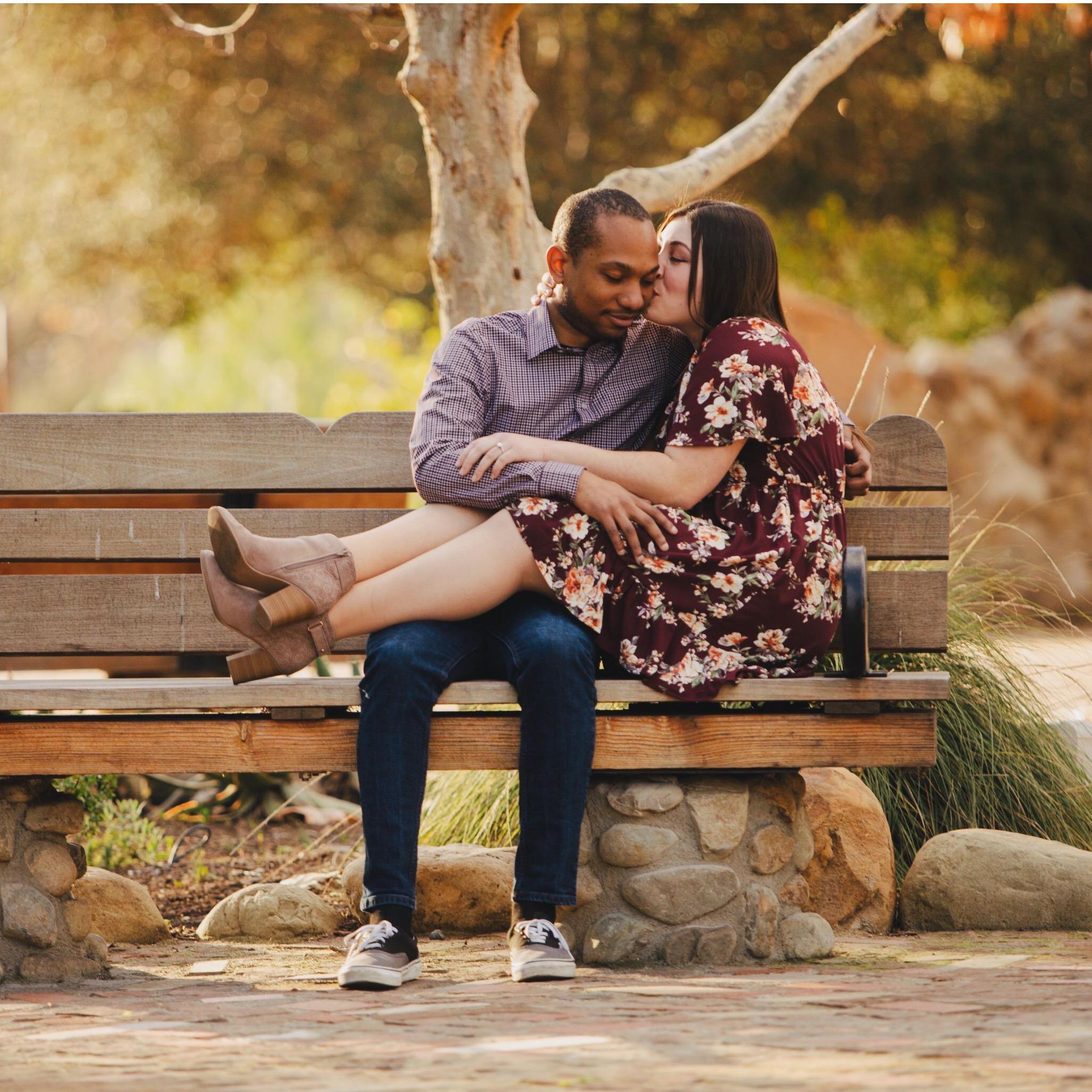 ENGAGEMENT PHOTOS - ROBBIE SNYDER PHOTOGRAPHY