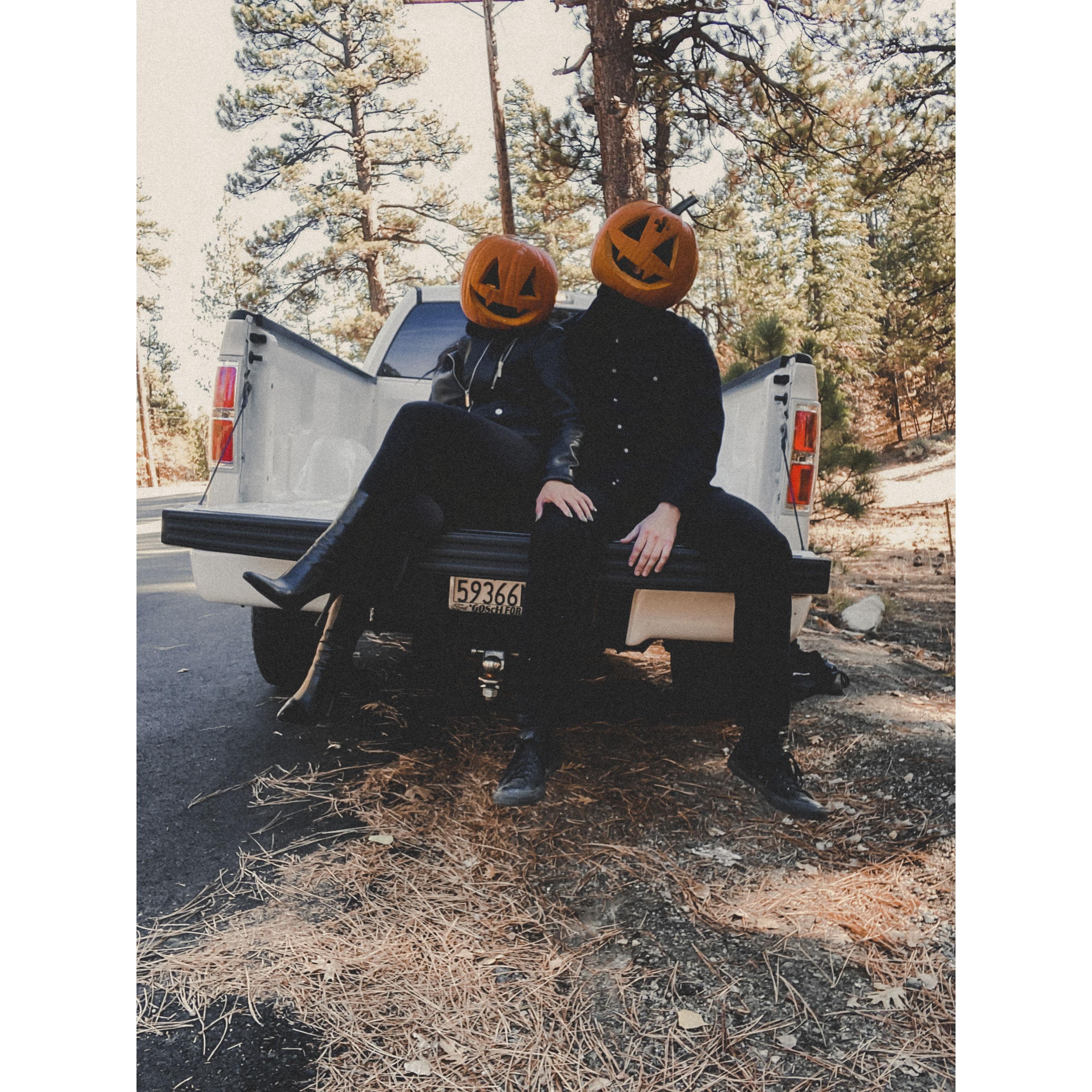 And life just kept getting sweeter and sweeter so our first holiday photo seemed just fitting.
Spicing up the season with a little pumpkin magic. 🎃❤️