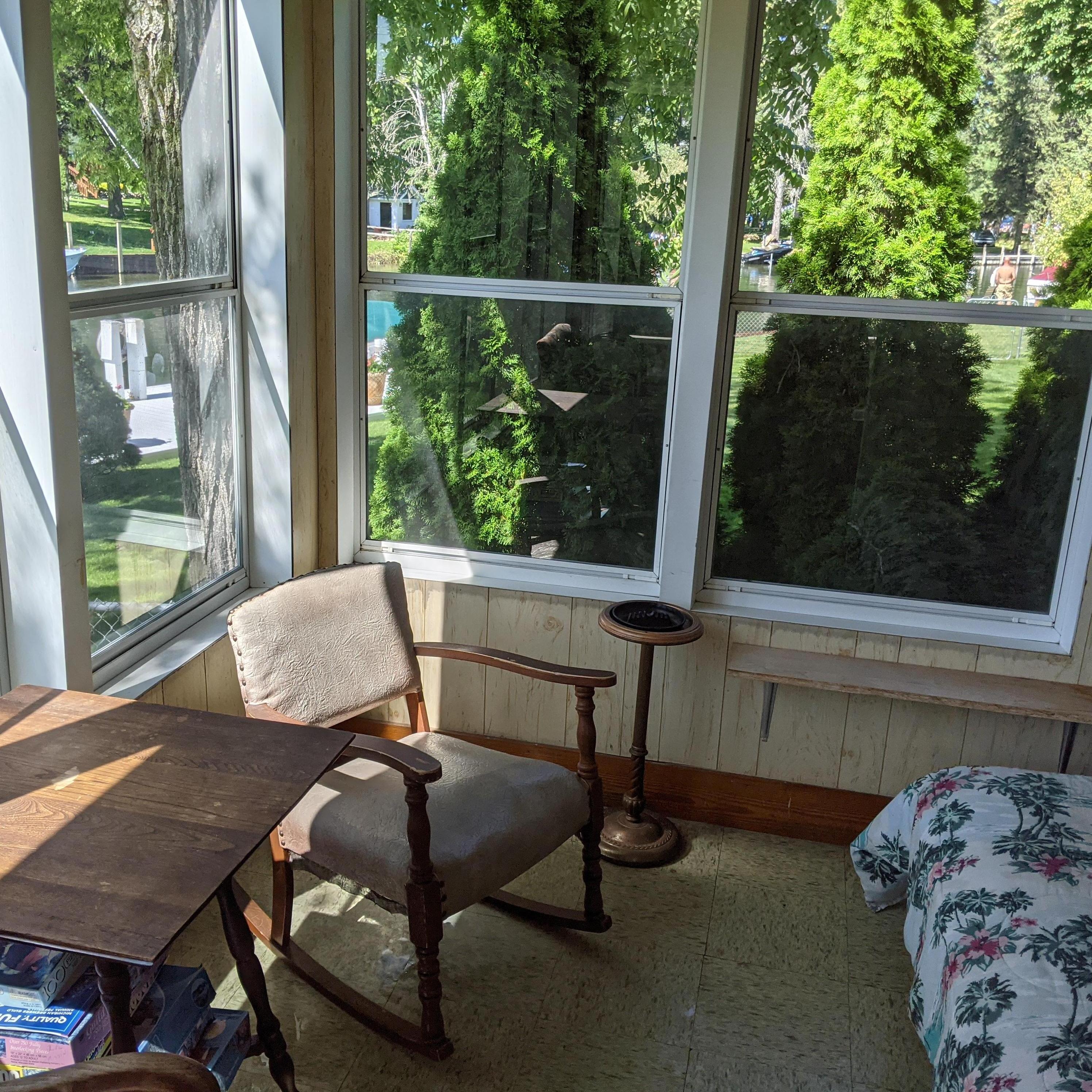 Cabin White (Medium sized cabin)
Sun porch