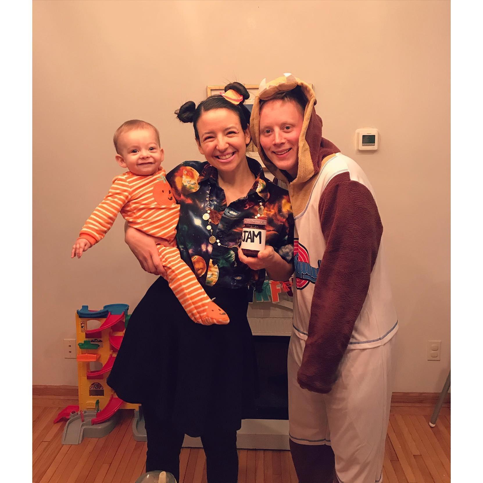 Halloween costume: Space Jam and Tazmanian Devil (and Remy the pumpkin!)