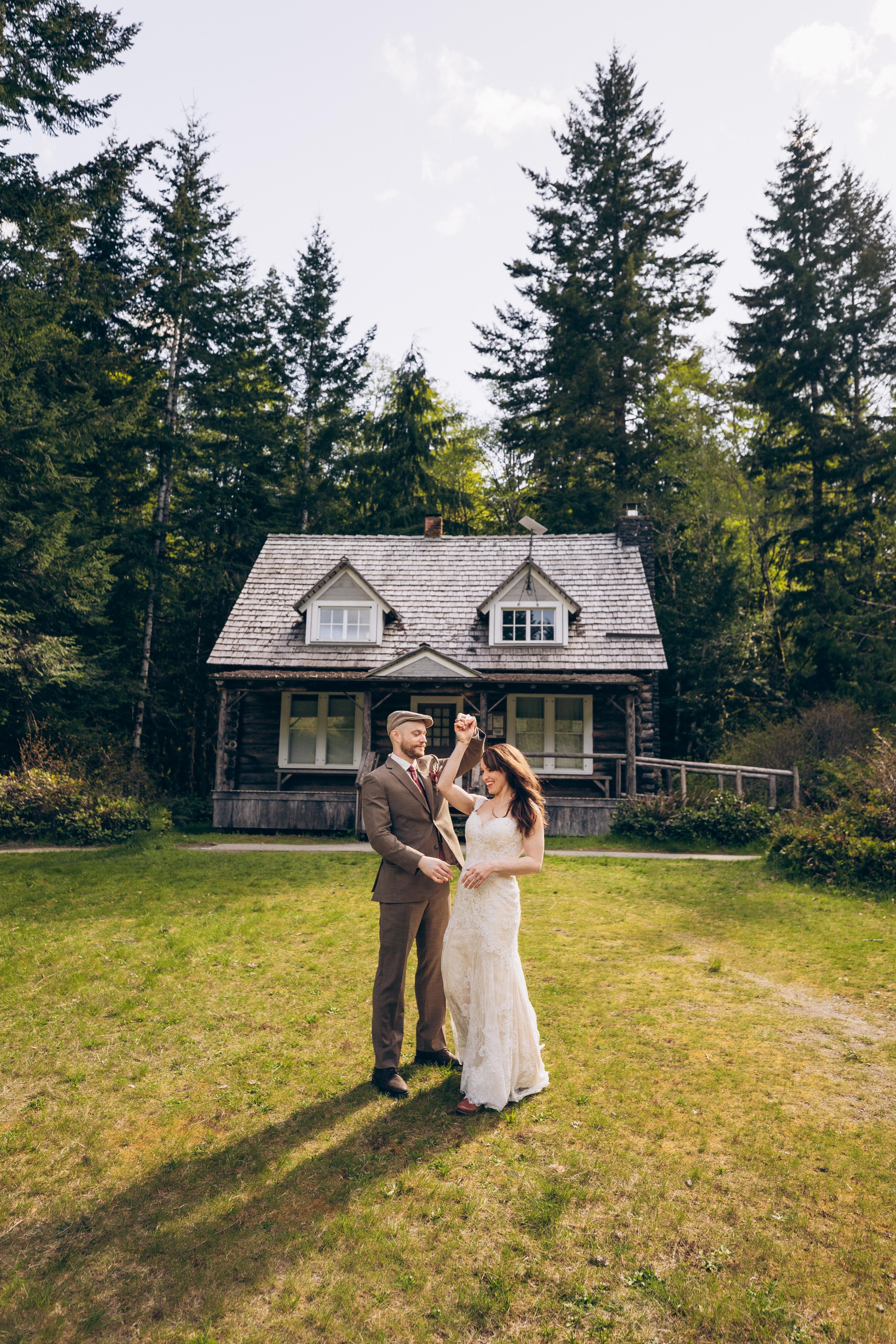 The Wedding Website of Conor McCabe and Elizabeth Dezeeuw