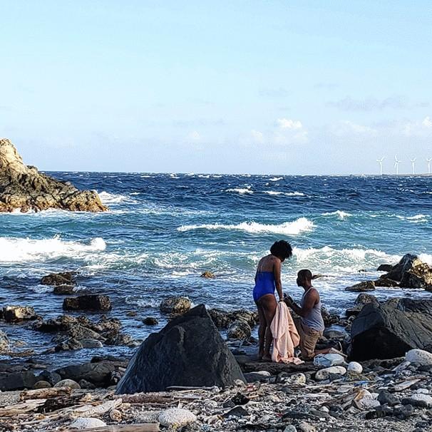 Wedding is coming...He bent the knee. [Game of Thrones] The proposal in Aruba.