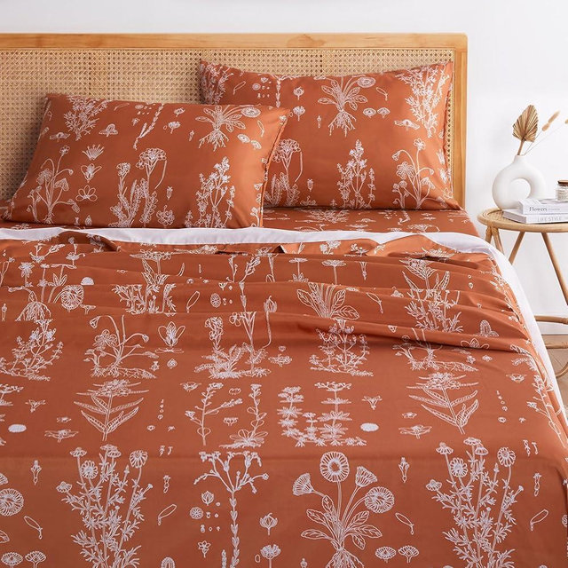 Wake In Cloud - Floral Bed Sheets, 4-Piece Sheet Set, Cute Botanical Shabby Chic Coquette Cottagecore Flower, Soft Microfiber Deep Pocket Bedding, Terracotta Orange, King Size