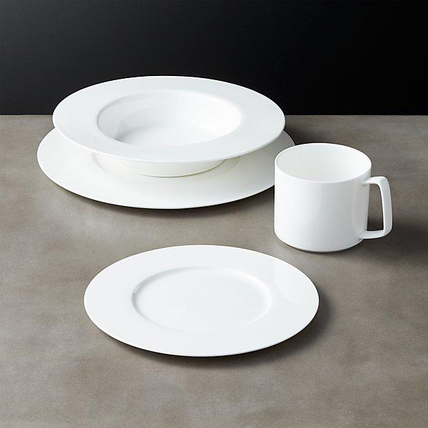 4-Piece Eclipse White Place Setting with Low Soup Bowl