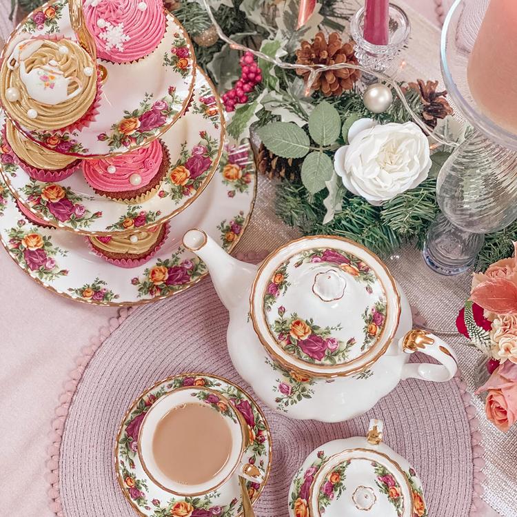 SET OF 4 VINTAGE FOOTED PINK POMO BOWLS – Houses & Parties