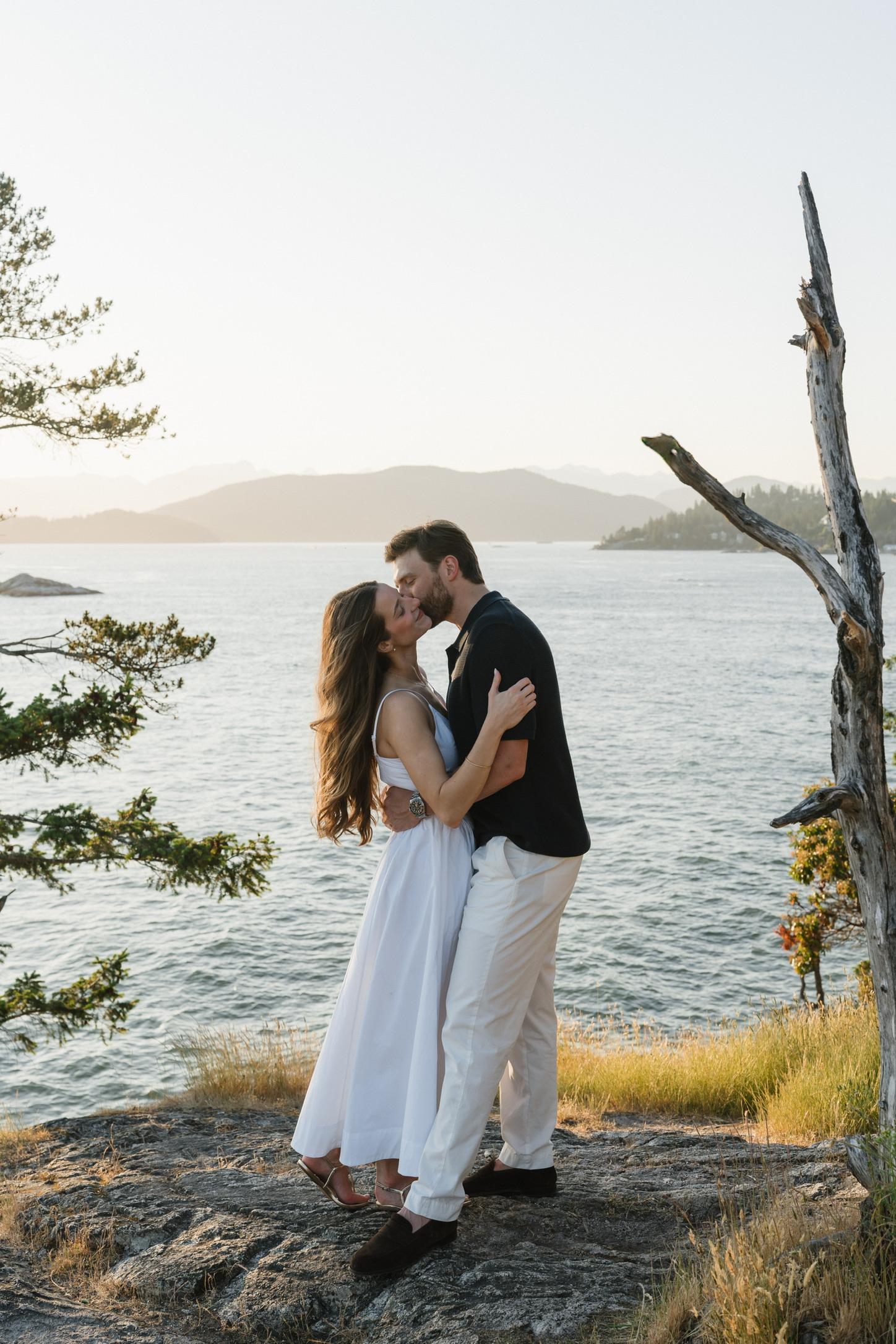 The Wedding Website of Lorena Thomaz and Pierce Kamensek