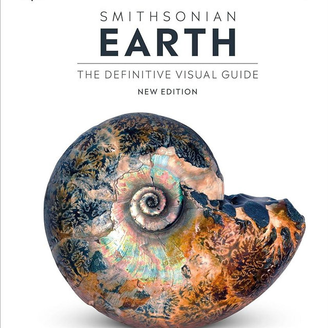 Earth: The Definitive Visual Guide, New Edition (DK Definitive Visual Encyclopedias)