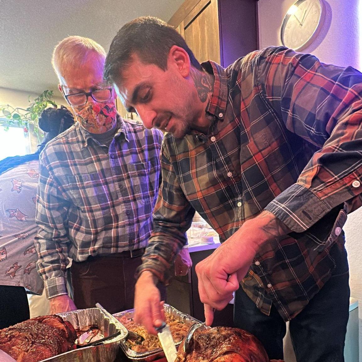 Thanksgiving 2024, Sara and Kolby hosted their first-ever Thanksgiving. Sara's Dad was there to help Kolby carve the turkey.