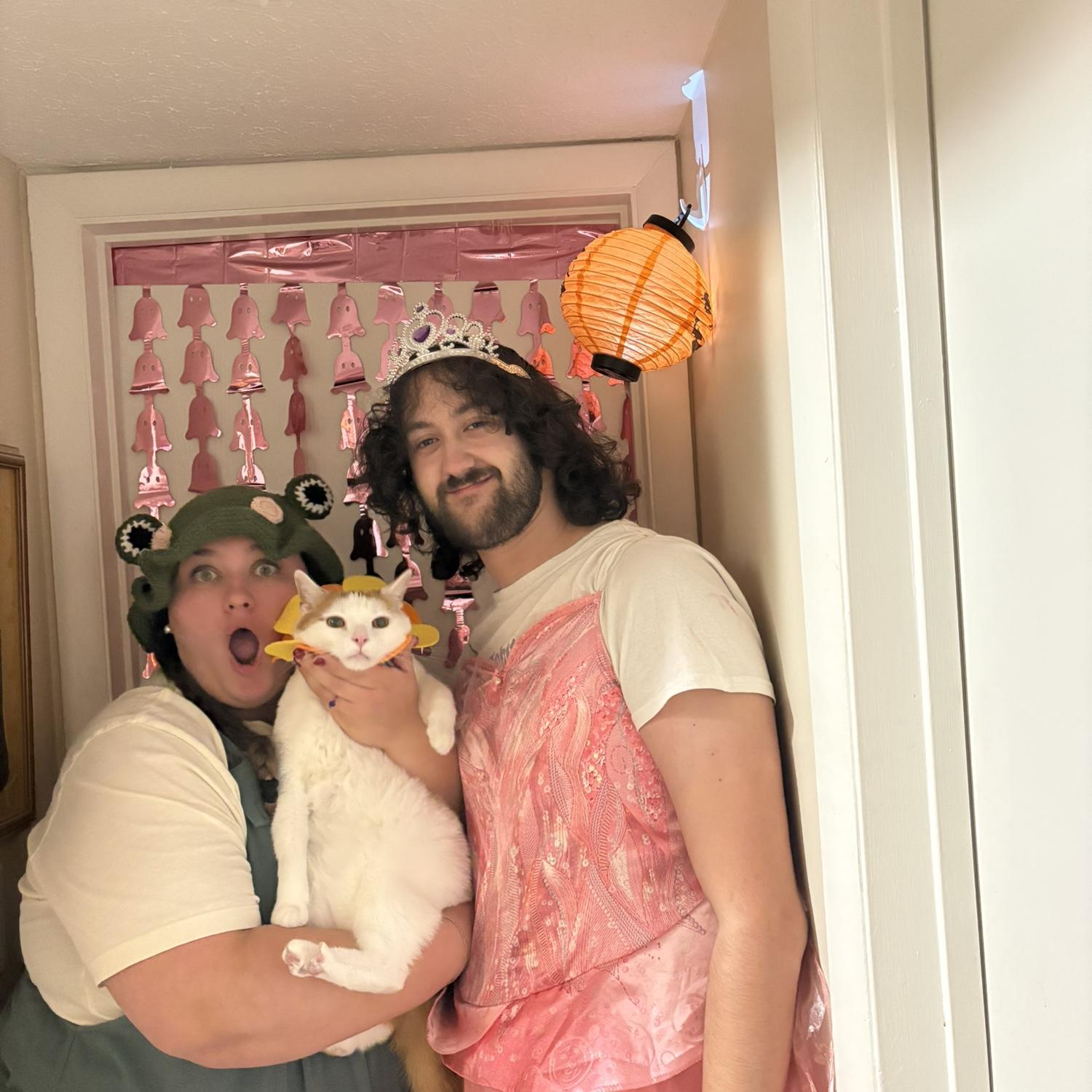 Halloween 2025, we were the princess and the frog! Mossi politely declined joining this photo.