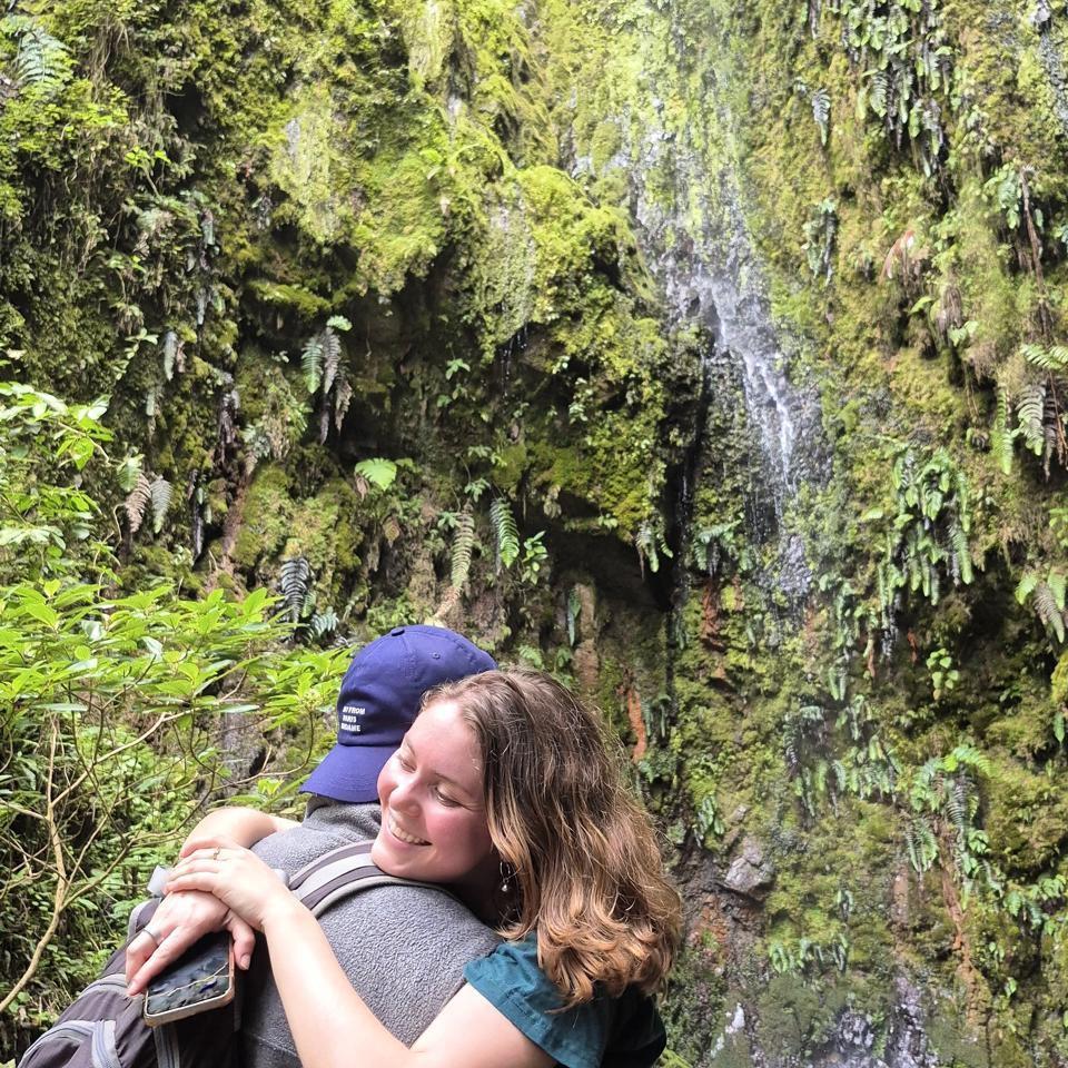 Caminando por la naturaleza que tanto nos gusta,