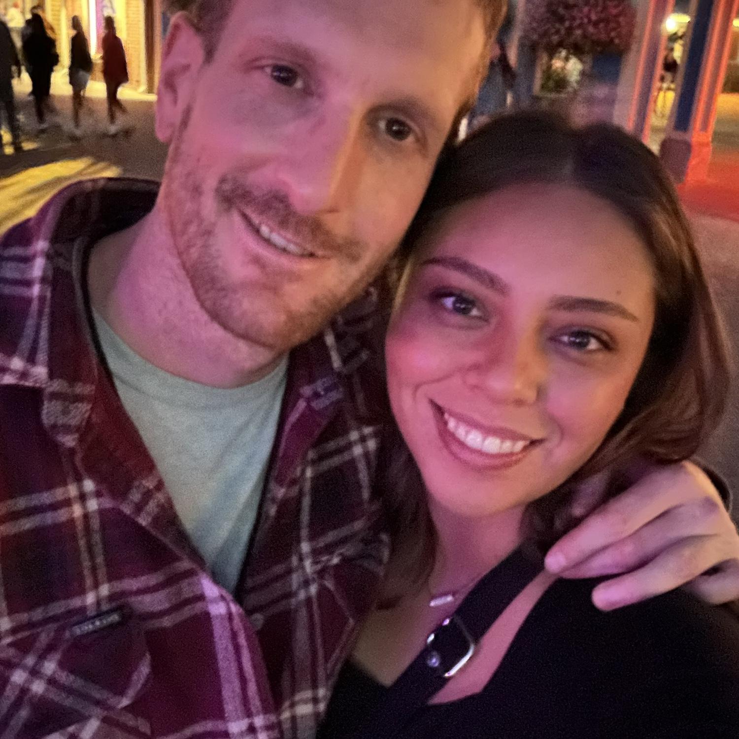 We went to Valley Scare for our 3rd month anniversary. Derek picked me up with a scary mask but I couldn´t stop laughing.
