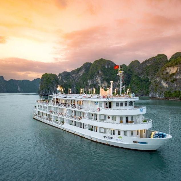 The Au Co Cruise through Ha Long Bay