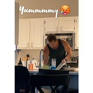 Look at those arms ;)