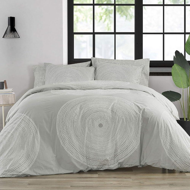 MARIMEKKO - Queen Duvet Cover Set, Smooth Cotton Percale Bedding with Matching Shams, Lightweight Home Decor (Fokus Grey, Queen)