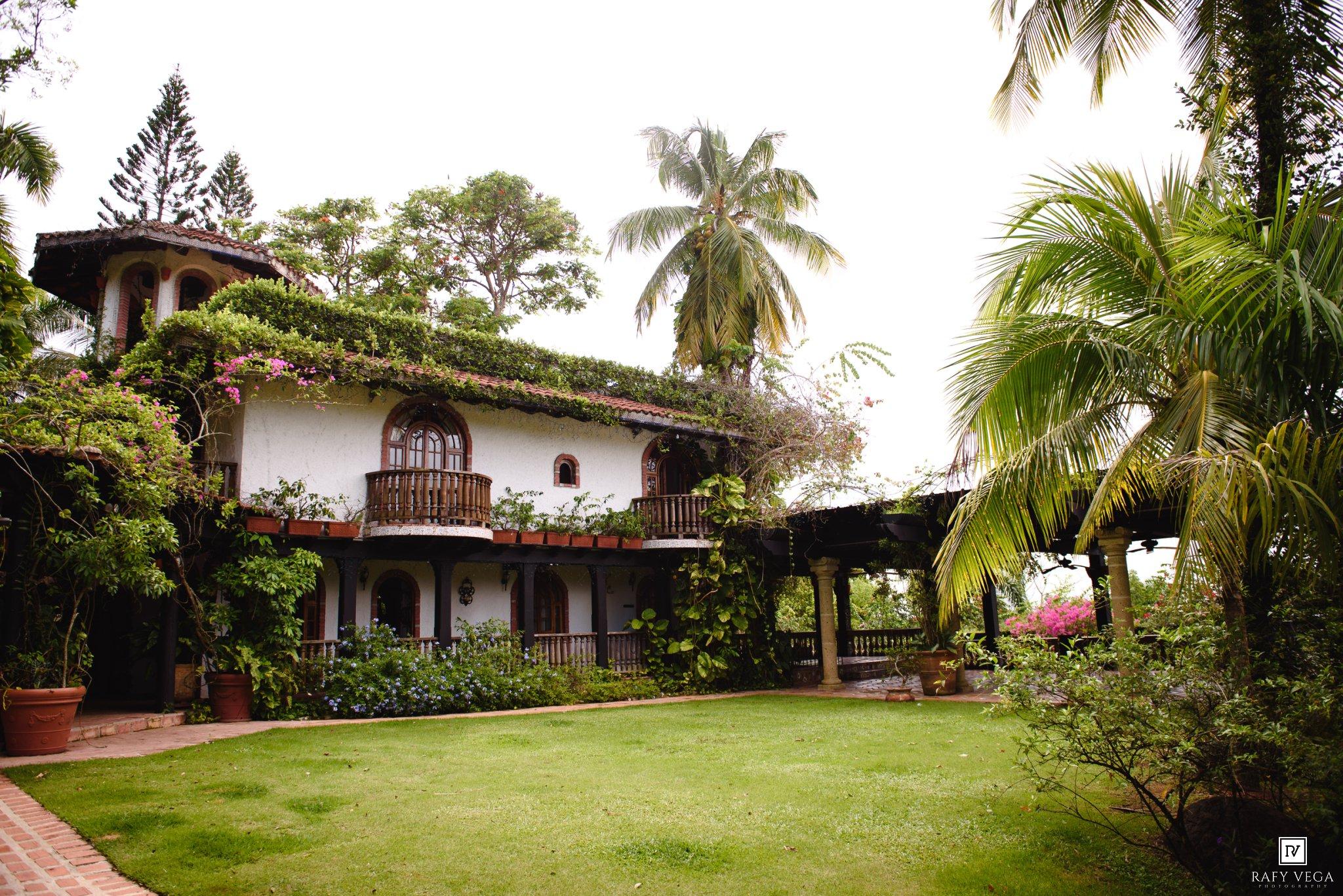 The Wedding Website of Jessi Dominguez and Kurtis Daniels