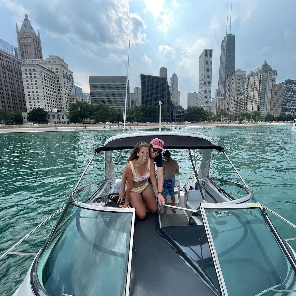 Talia showing Jonah around Chicago.