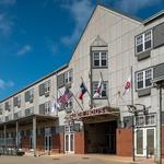 Harbor House Hotel & Marina at Pier 21