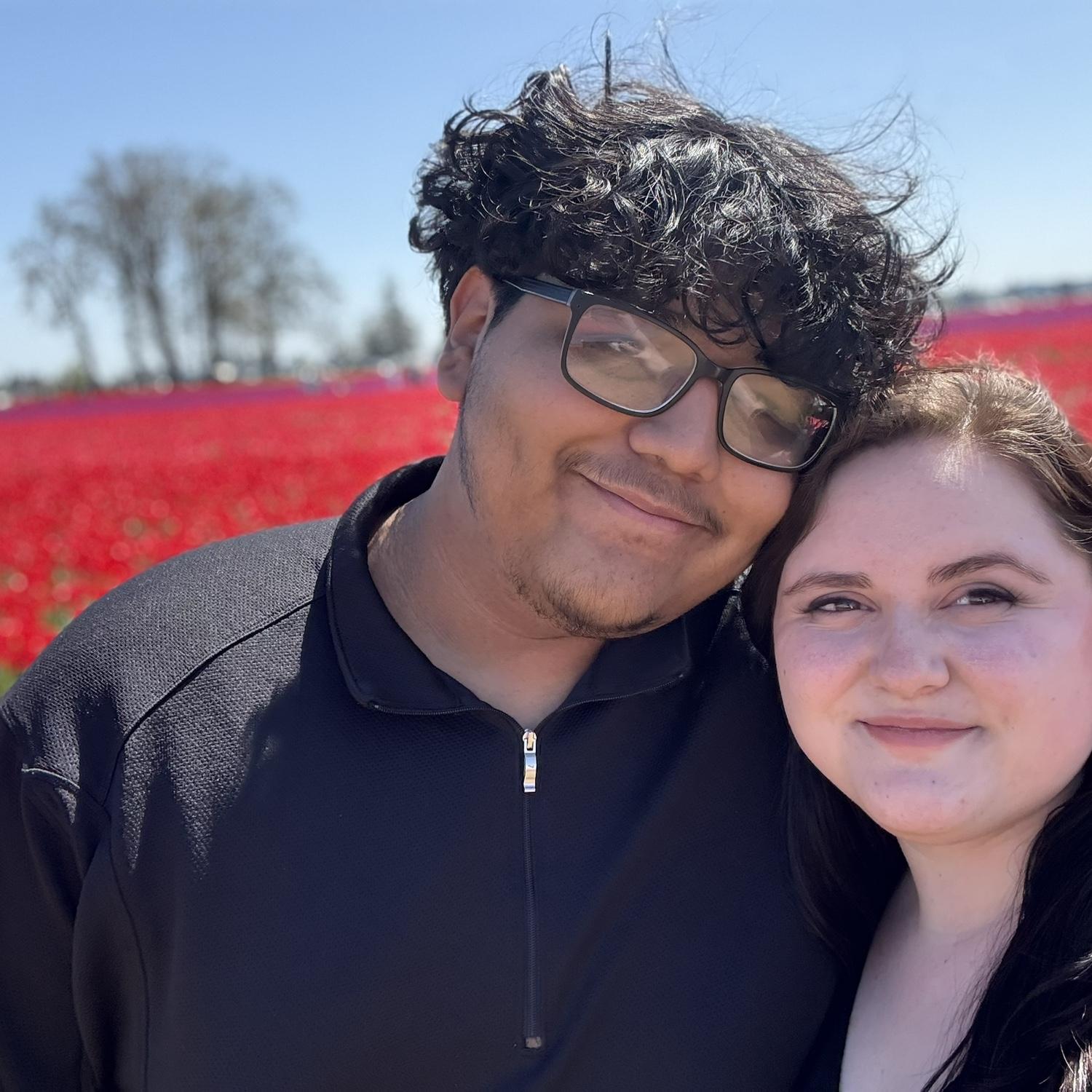 Diana convinced Beto to go to the Wooden Shoe Tulip farm with her, mostly to take cute photos together. They still enjoyed the time spent together despite not getting many good photos!