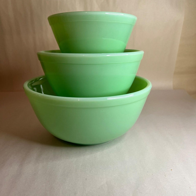 Jadeite Nesting Mixing Bowl Set of 3