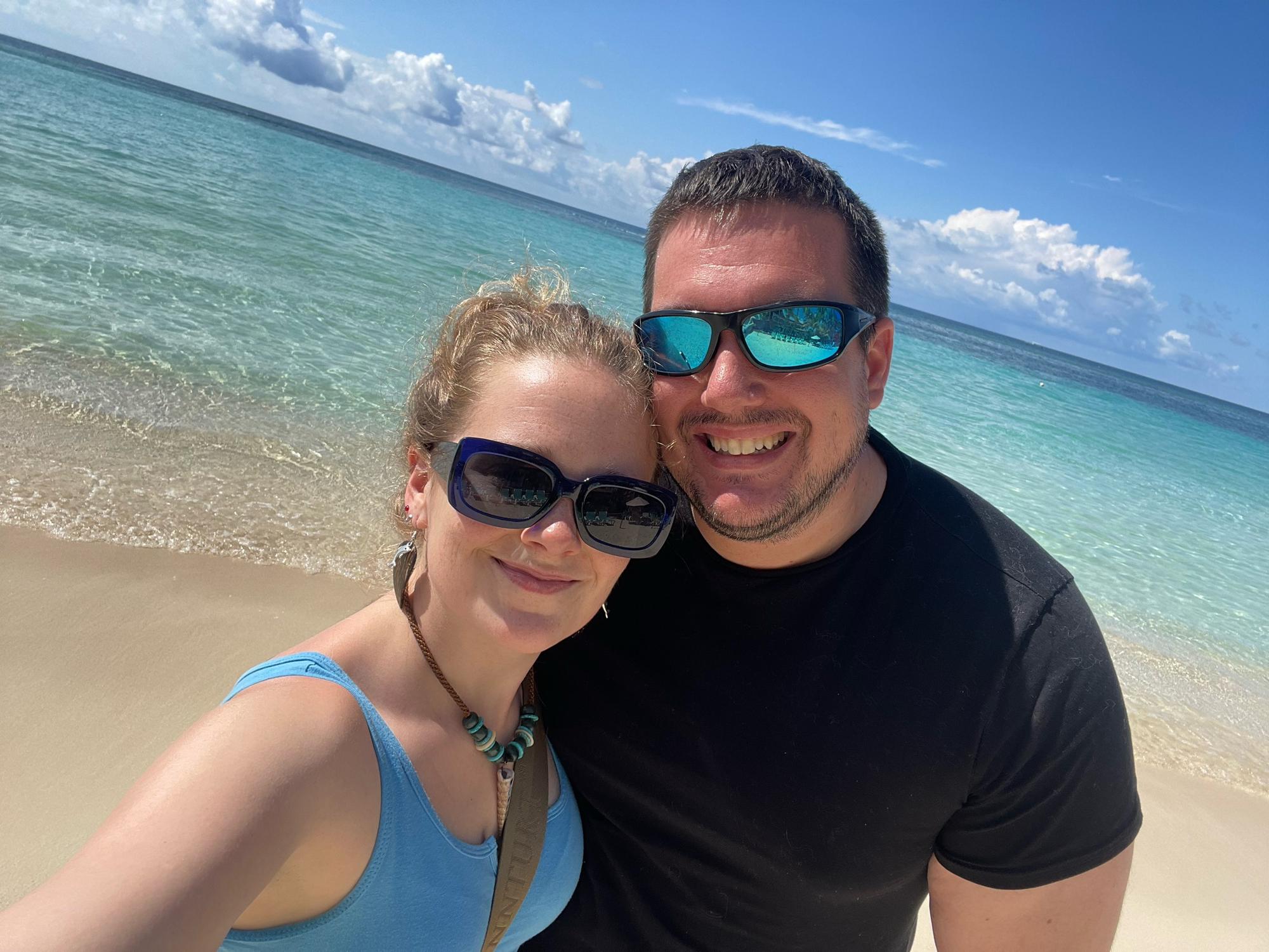 Roatan, Honduras 2023
We love the ocean & the beach… & spending all day together.