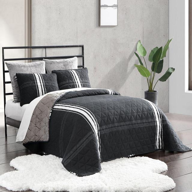 UGG® Aiden 3-Piece Reversible Full/Queen Quilt Set in Black Plaid