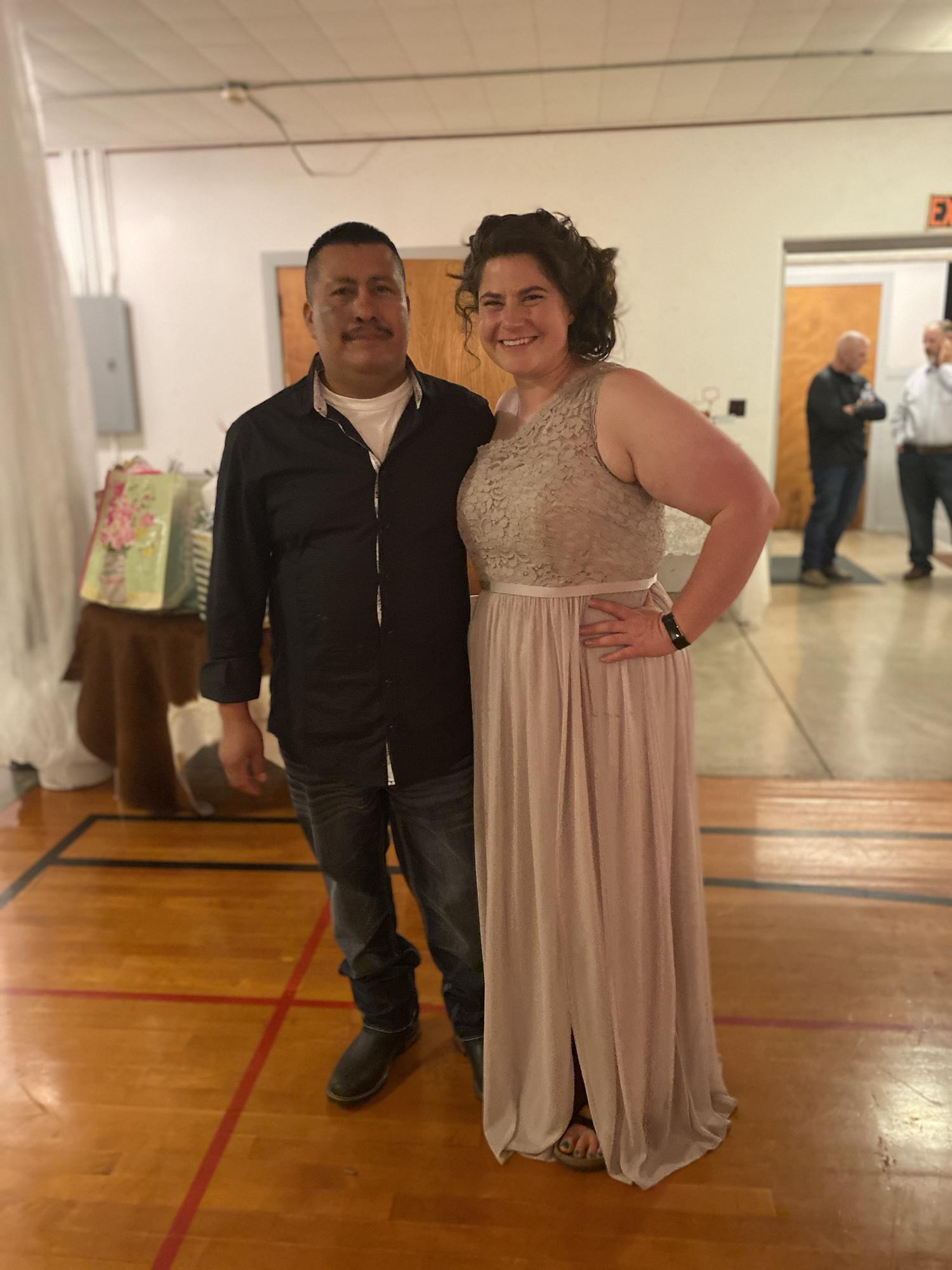 At Kimberly and Dustin's Wedding, September 19, 2020


En la boda de Kimberly y Dustin, 19 de septiembre de 2020