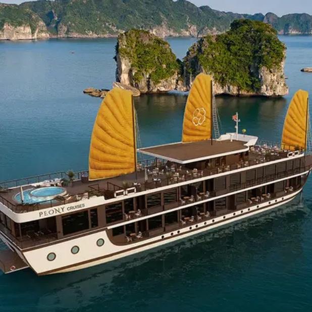 Cruise in Vietnam for Honeymoon