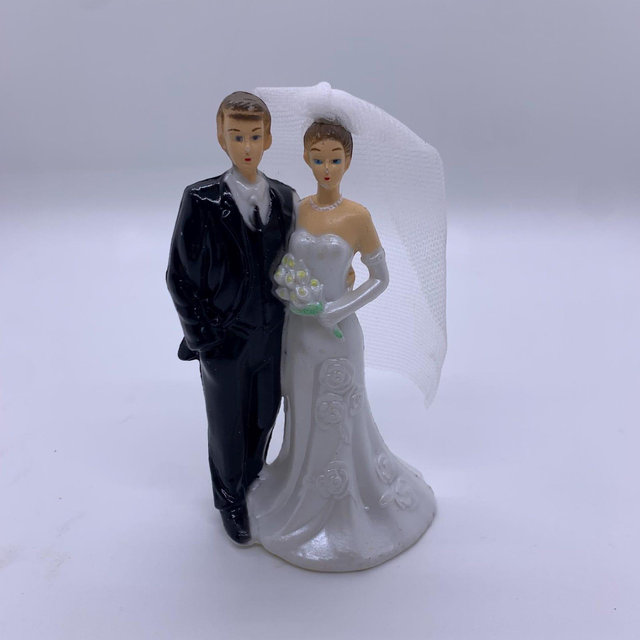 Bride and Groom Wedding Cake Topper with Fitted Mermaid Dress, Roses and Calla Lillies, Cake Decoration, Blue Eyes Couple