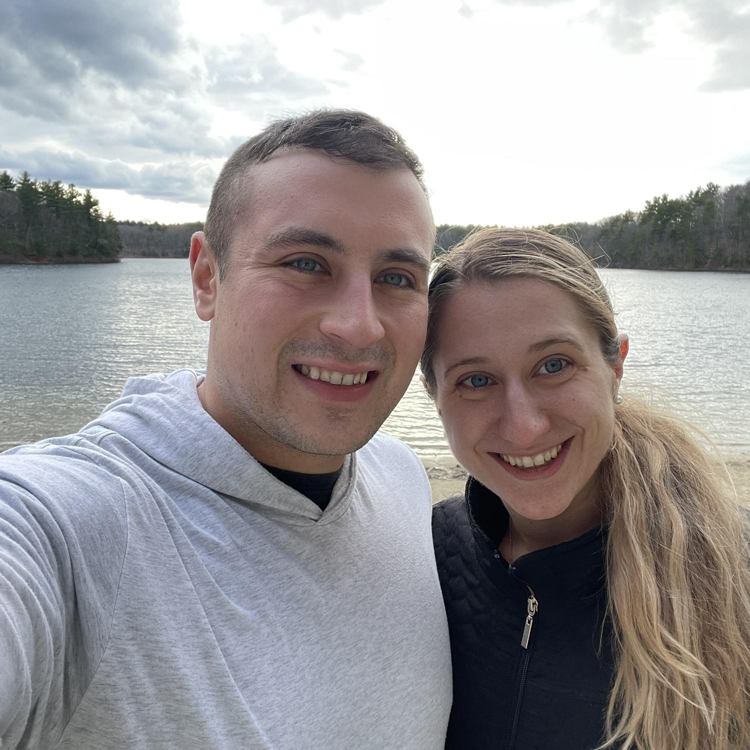 Jill & John met through a dating app and had their first date in December 2021. They made their relationship official in February 2022.