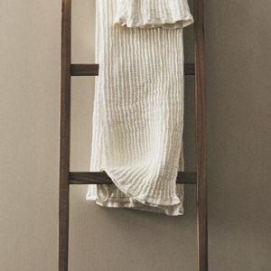 ACACIA TOWEL RACK
