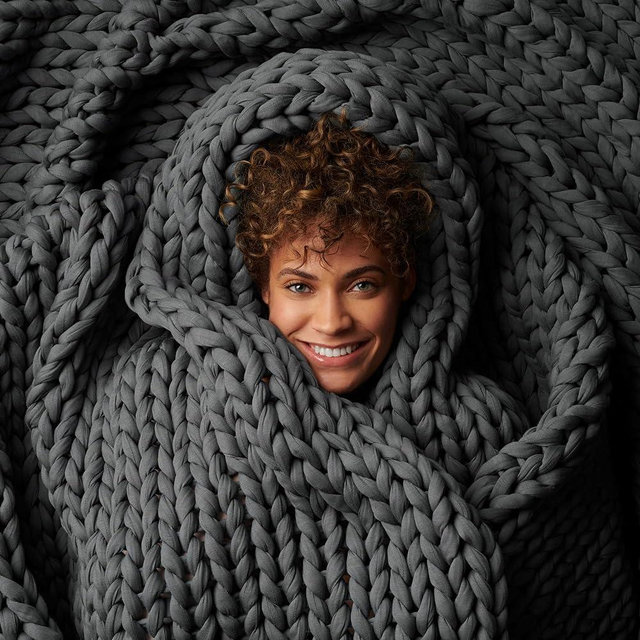 Bearaby Organic Hand-Knit Weighted Blanket for Adults - Chunky Knit Blanket - Sustainable, Breathable - Machine Washable for Easy Maintenance (Asteroid Grey, 20 Lbs)