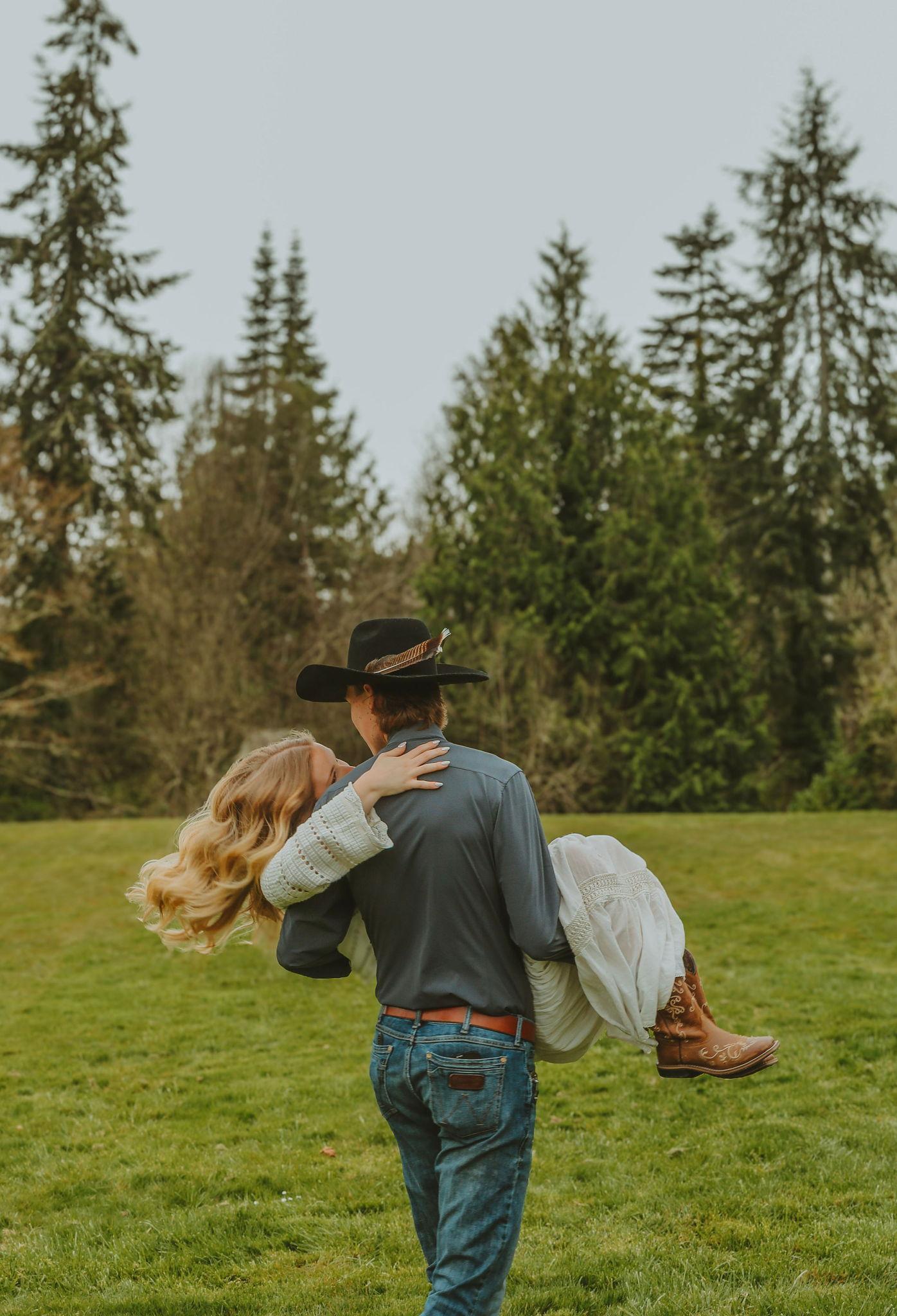 The Wedding Website of Emilee Kilpatrick and Hunter Mills