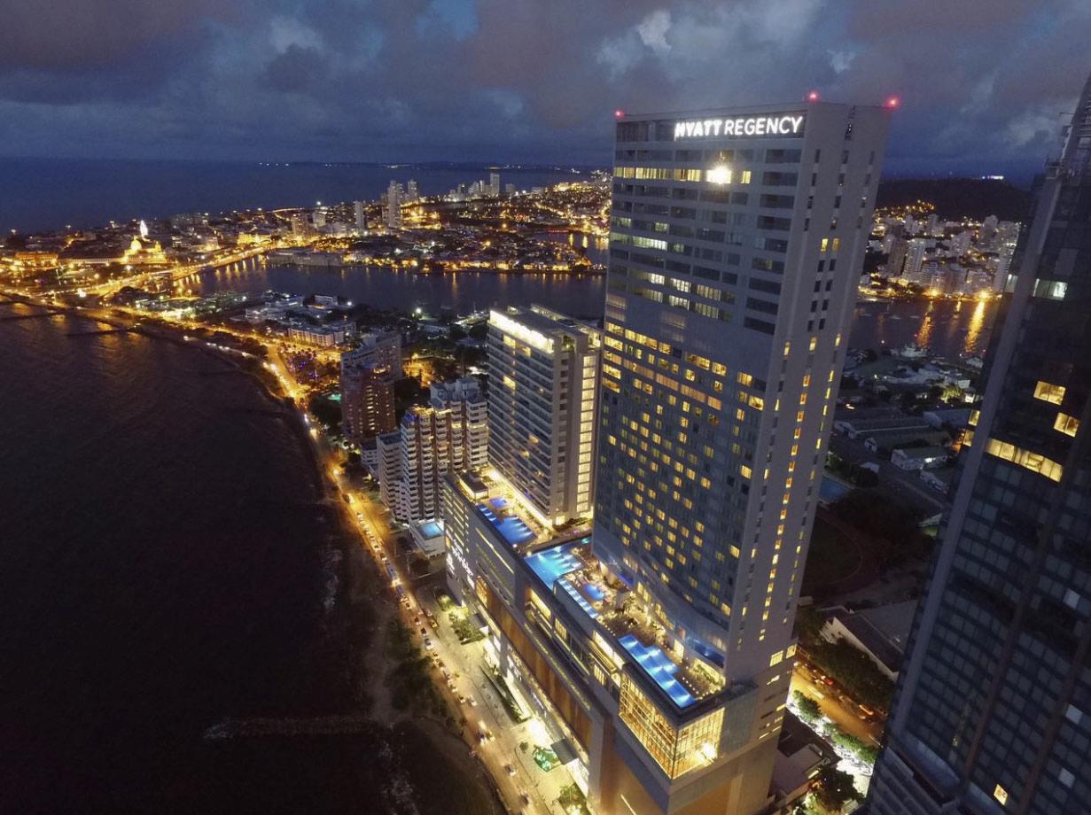 The Wedding Website of Valeria Abuchaibe and Roberto Cepeda