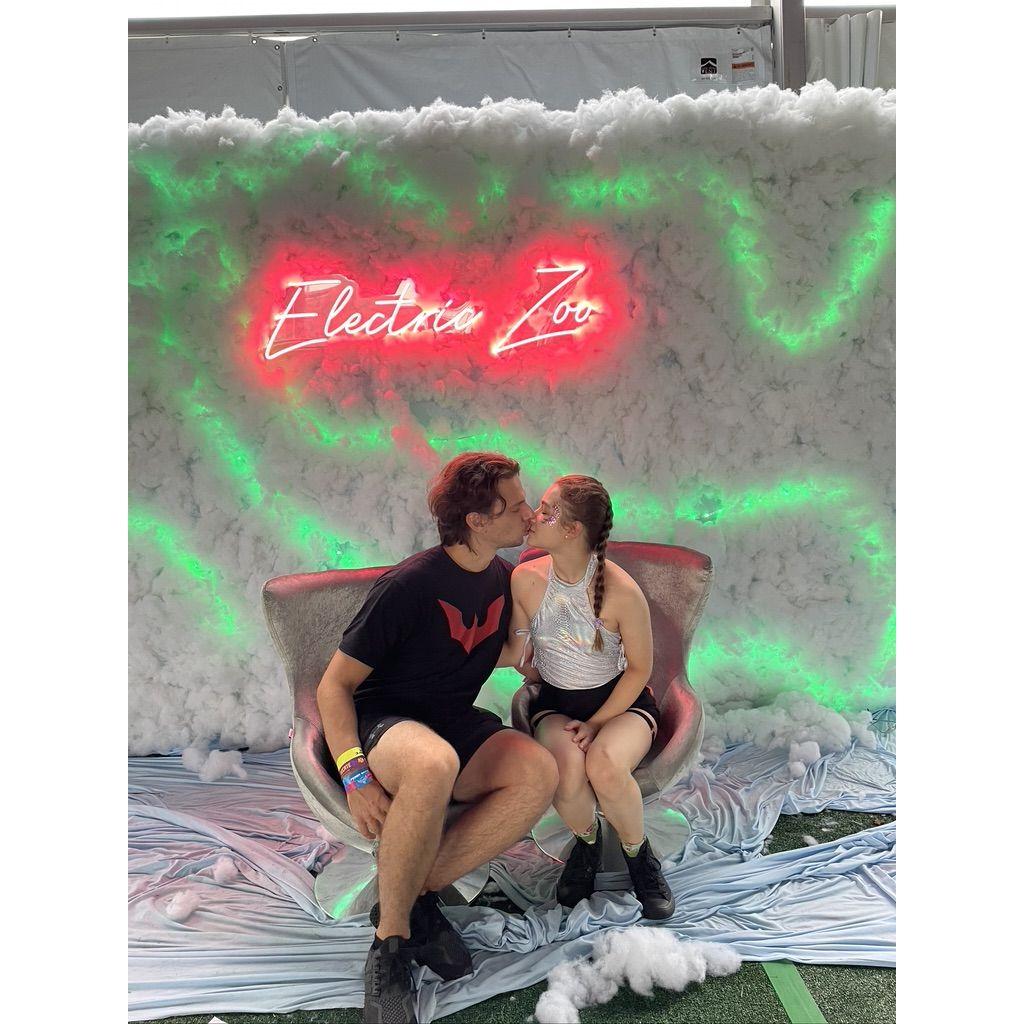Couples that rave together stay together - that's common knowledge :)