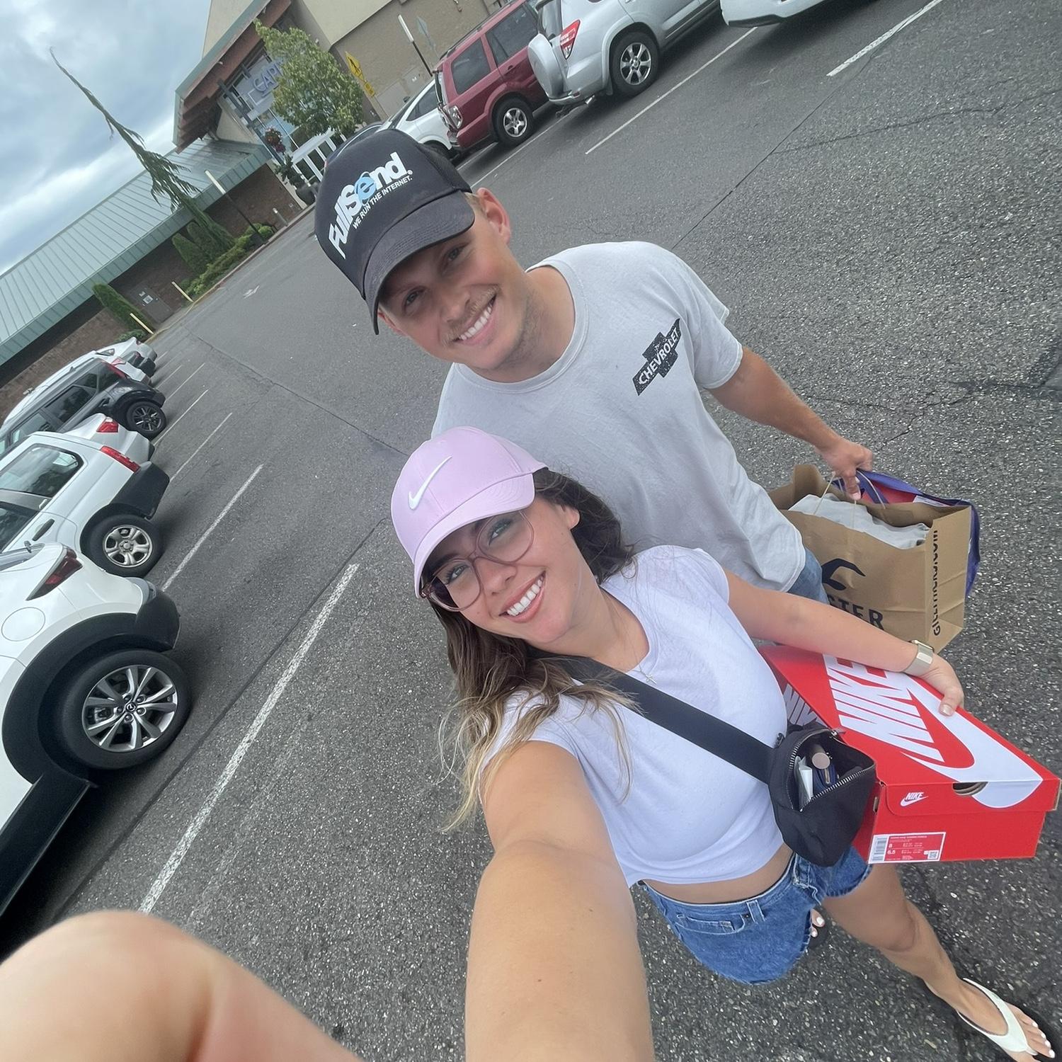 Kiana visiting Aaron in Washington!