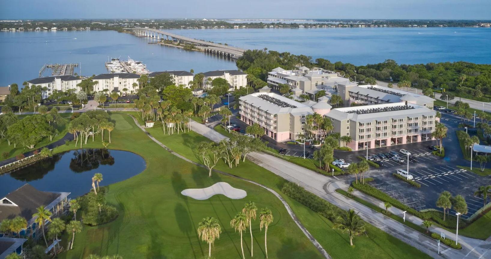 The Wedding Website of Ben Lunsford and Amelia Simmons