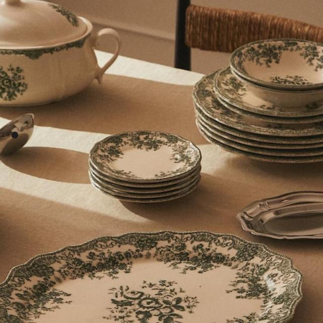 Dinnerware Set