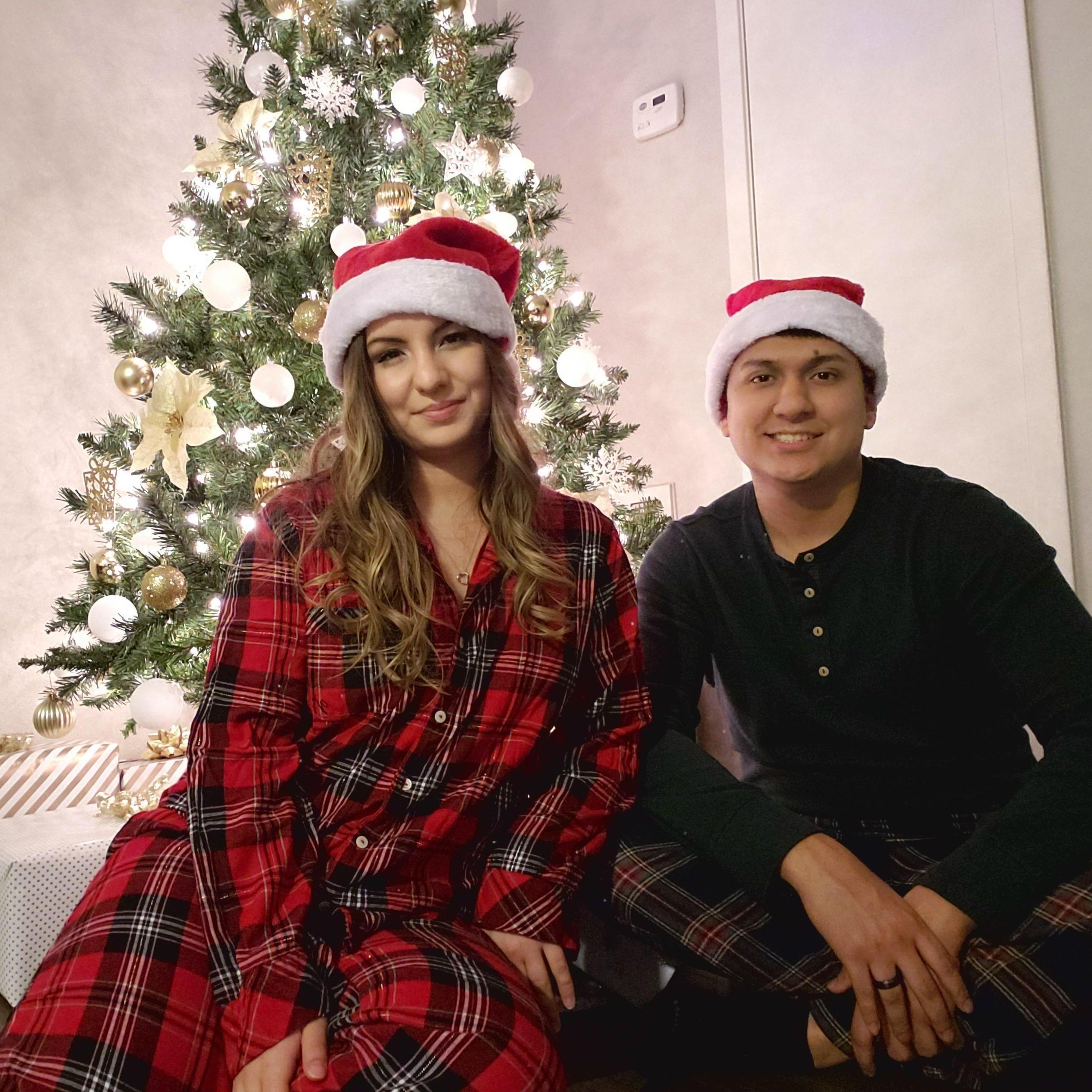 Christmas in our first apartment 2021!