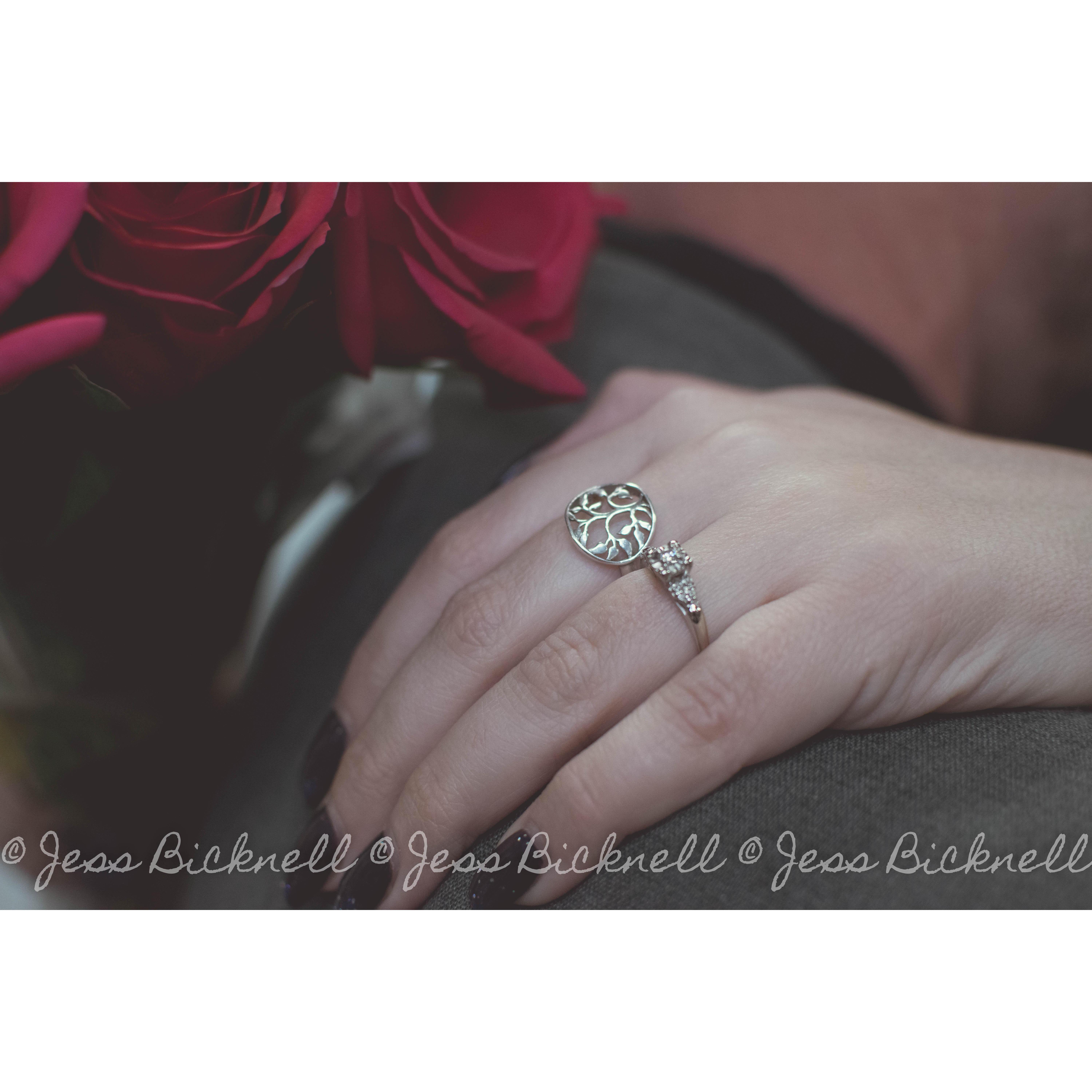First glimpse of the ring on her hand!