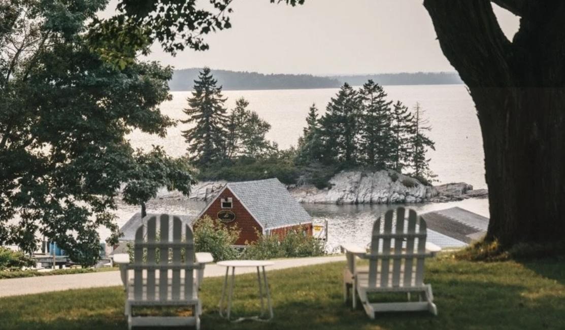 The Wedding Website of Kelsey Connelly and Joe Fontecchio
