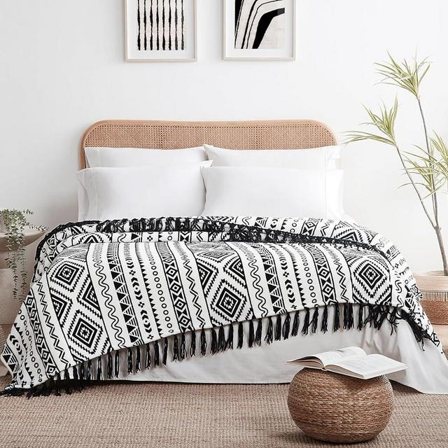 CASAAGUSTO Queen Boho Blanket - Black and White Decorative Aztec Blankets with Tassel, Printed Flannel Cozy Soft Western Blanket for Chair, Bed, Sofa, Couch(90 * 90, Black and White)