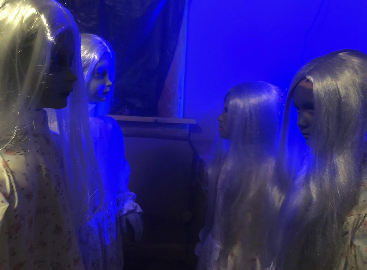 The girls meeting their animatronic counter parts…