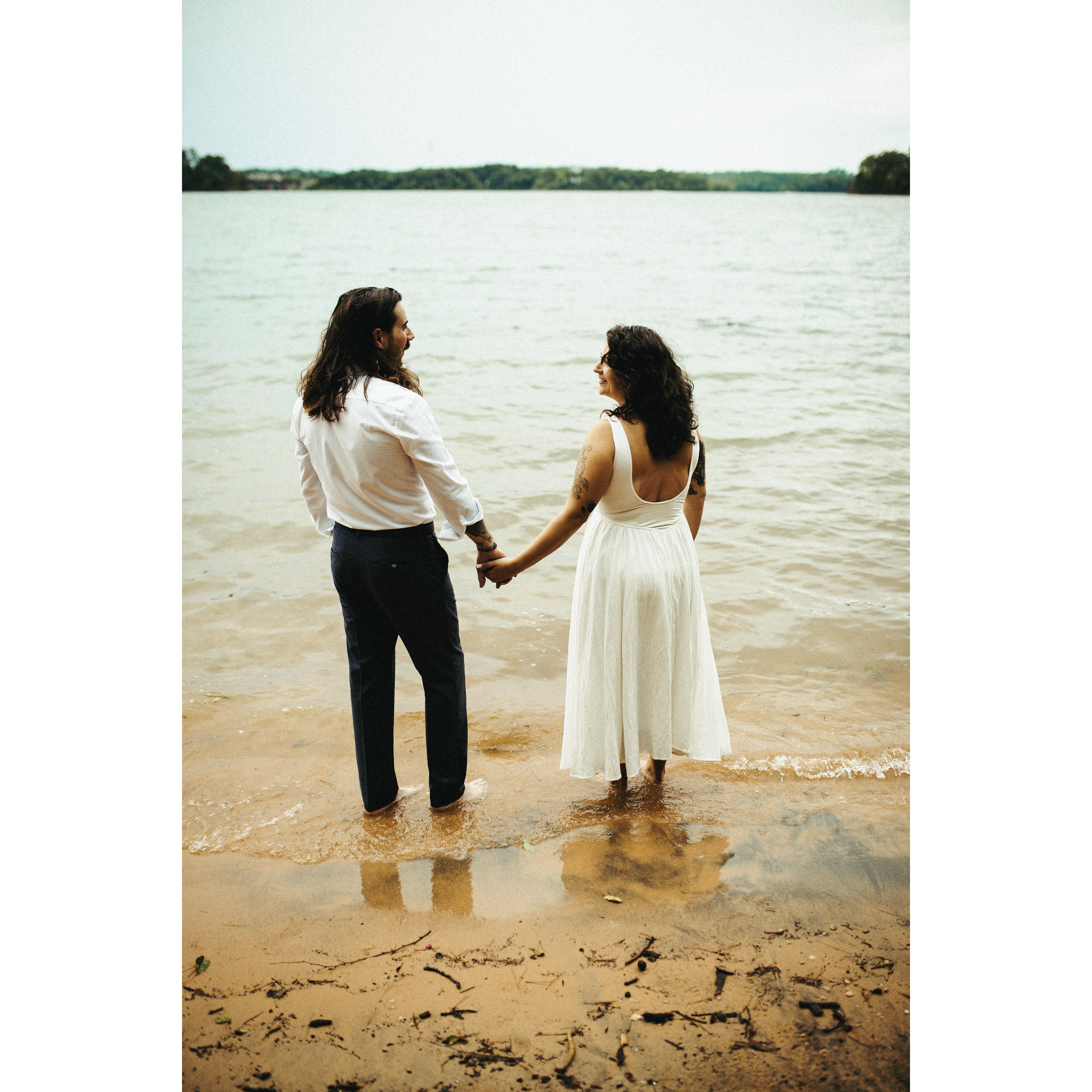Engagement photos at Lake Hartwell