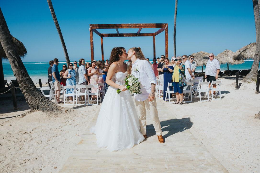 The Wedding Website of Alaina Kiss and Taylor Kiss