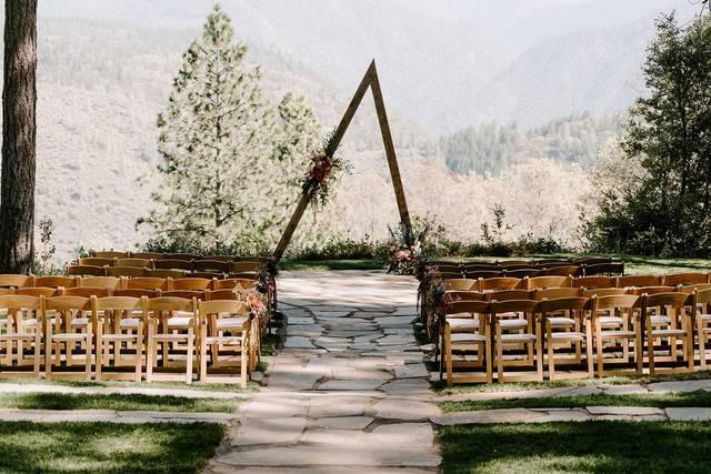 The Wedding Website of Karina Flores and Damian Tyrrell