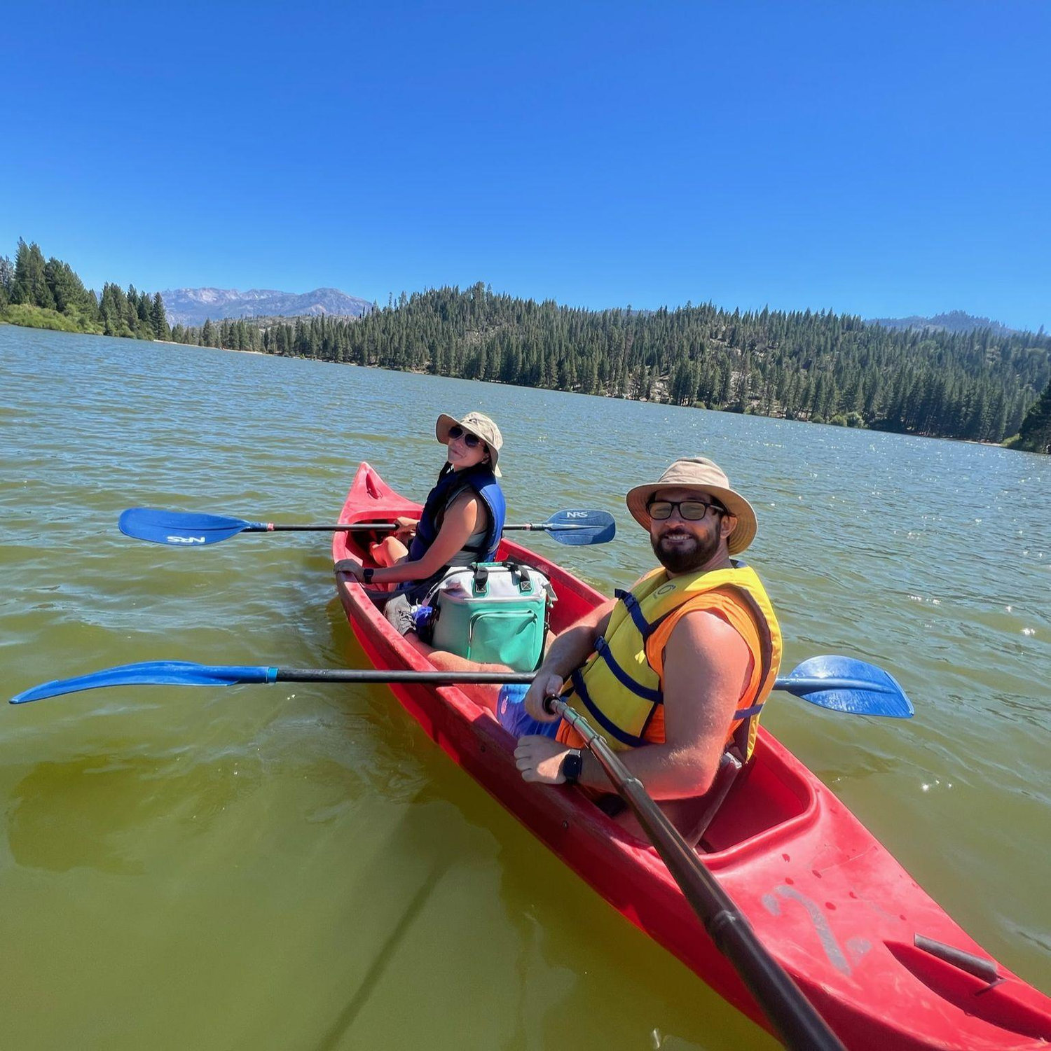 Kayaking in Lake Hume