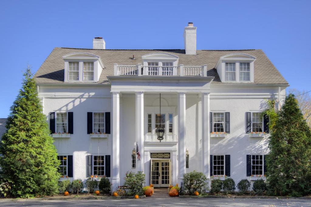 The Wedding Website of Alessandra Cirenza and Kainen Barnes Armstrong