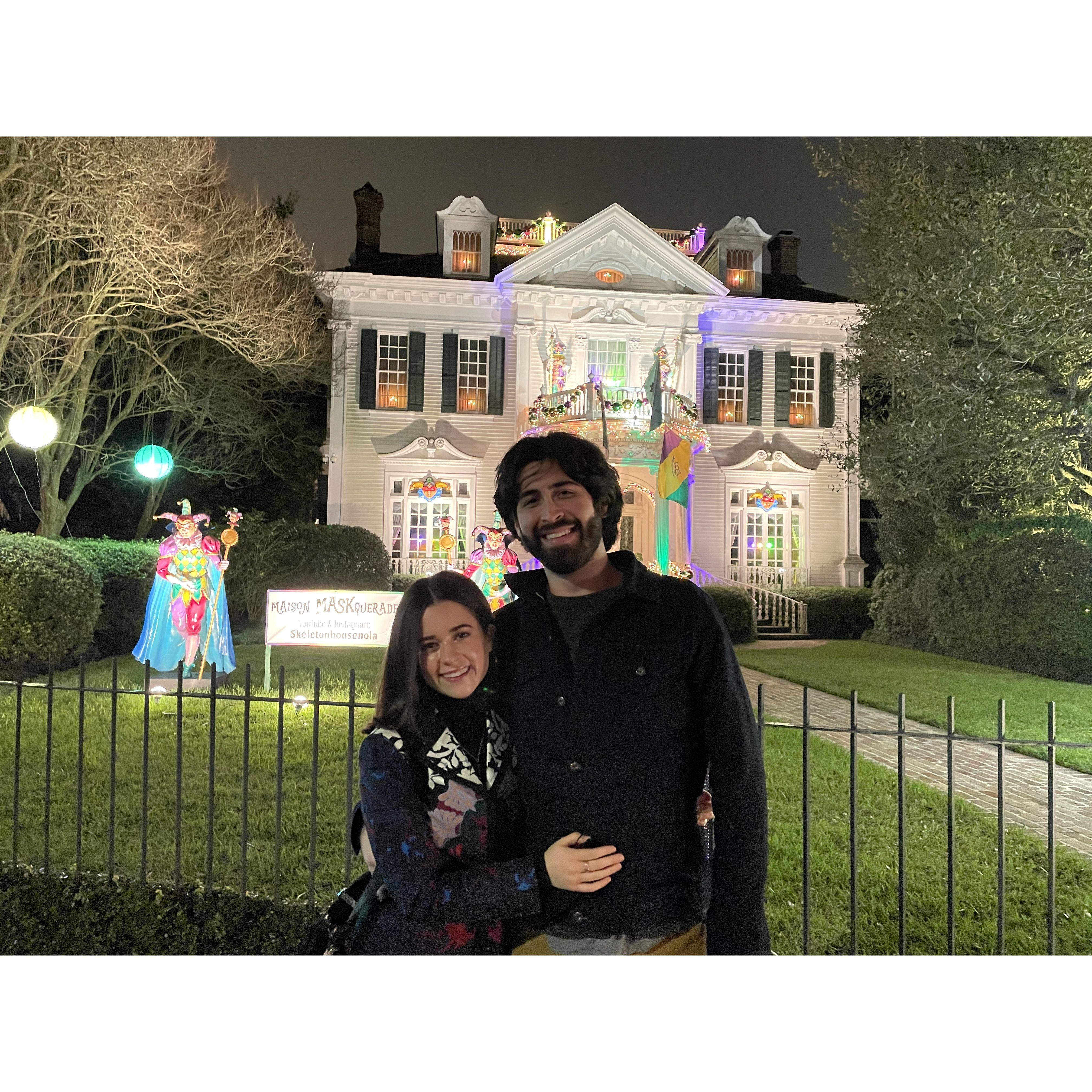 Touring house floats during COVID-19 Mardi Gras