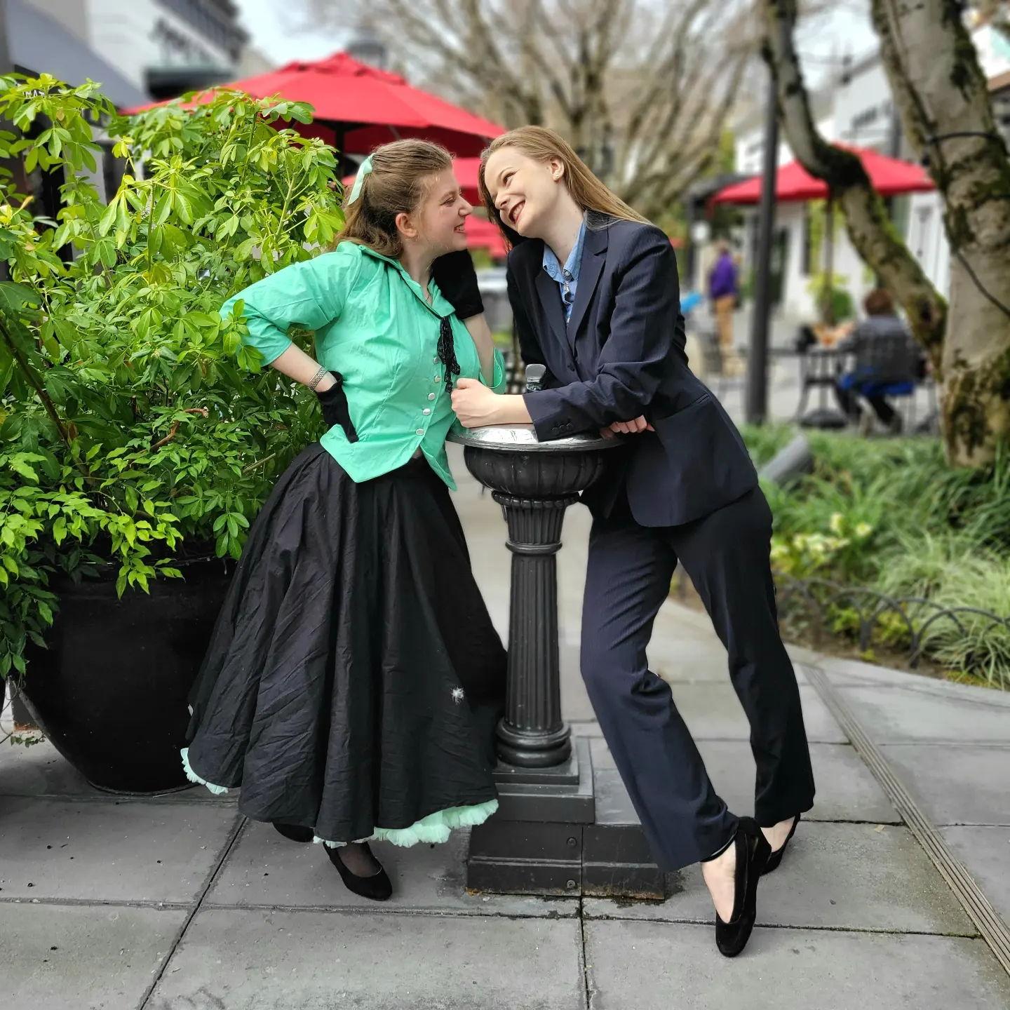 Ms. Turnstiles and Gene Kelly! Olivia made her outfit from 1940s patterns, and we got to meet Gene's wife!
